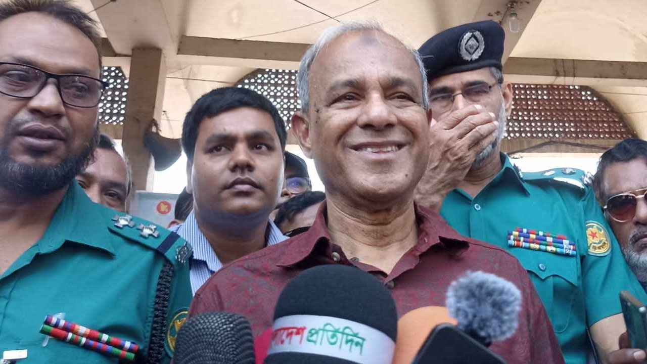 ঢাকায় কোনো ধরনের ষড়যন্ত্রের হুমকি নেই: স্বরাষ্ট্র উপদেষ্টা