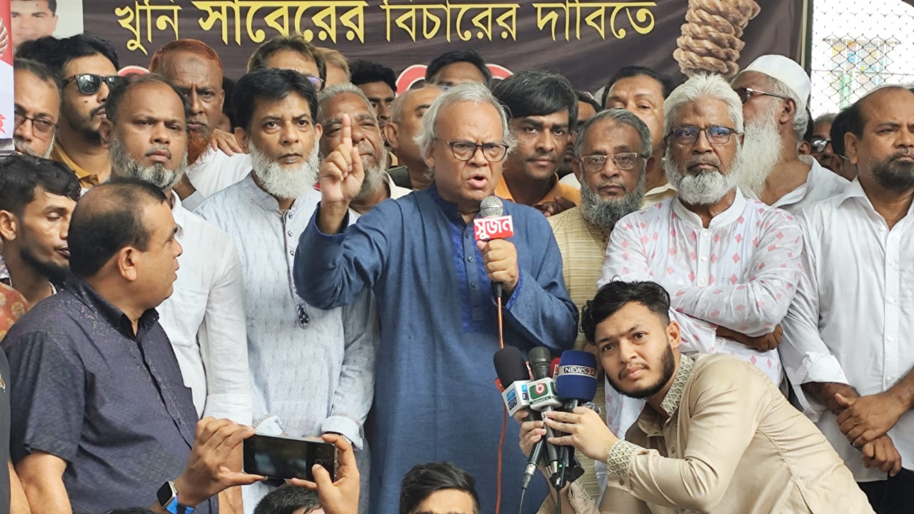 প্রশ্ন রিজভীর ২৪ ঘণ্টার মধ্যে সাবের হোসেন চৌধুরী কীভাবে মুক্তি পেল?