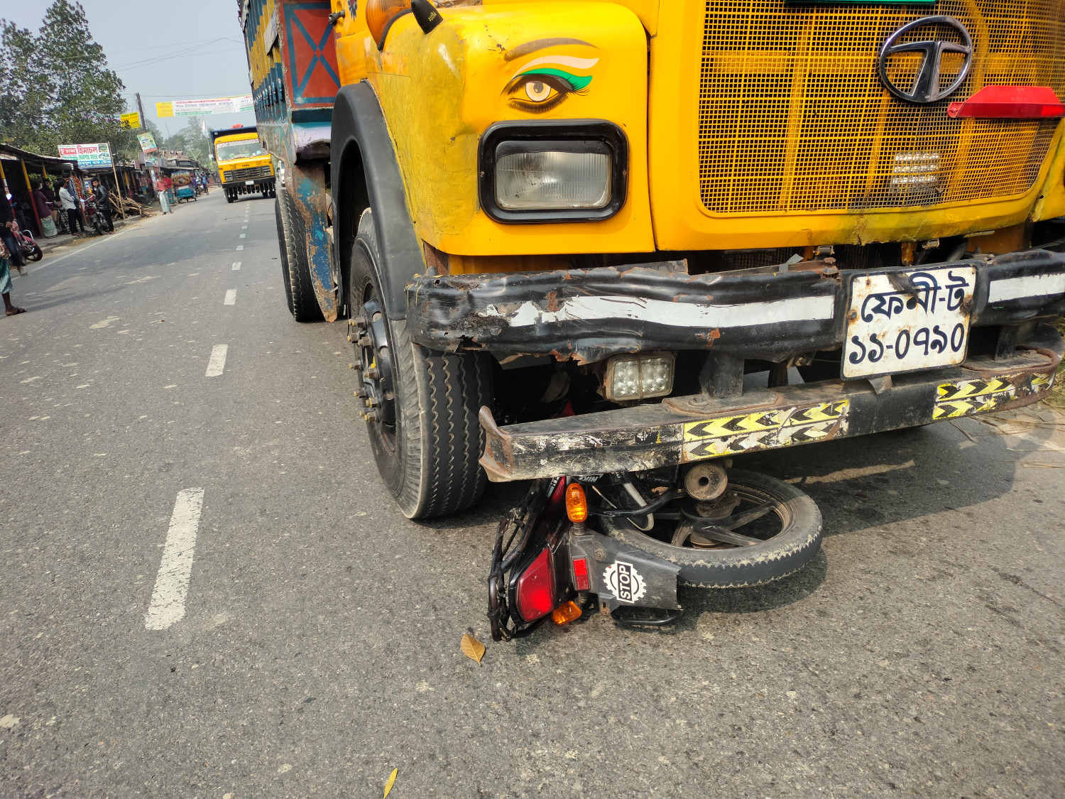 সুবর্ণচরে ট্রাক ও মোটরসাইকেল মুখোমুখি সংঘর্ষে নিহত-০১