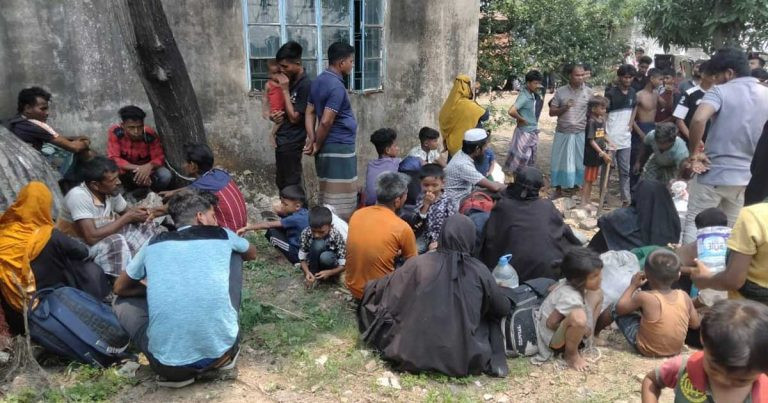 নোয়াখালী থেকে সীতাকুণ্ডে পালিয়ে আসা শিশুসহ ৪০ রোহিঙ্গা আটক