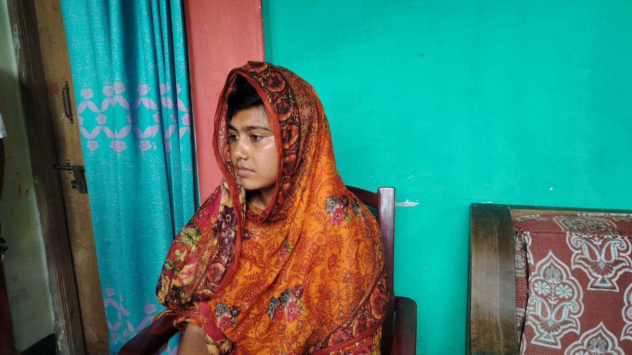 ধুনটে বিয়ের কথা বলে প্রেমিকাকে বাড়িতে এনে      লাপাত্তা প্রেমিক- প্রেমিকার অনশন