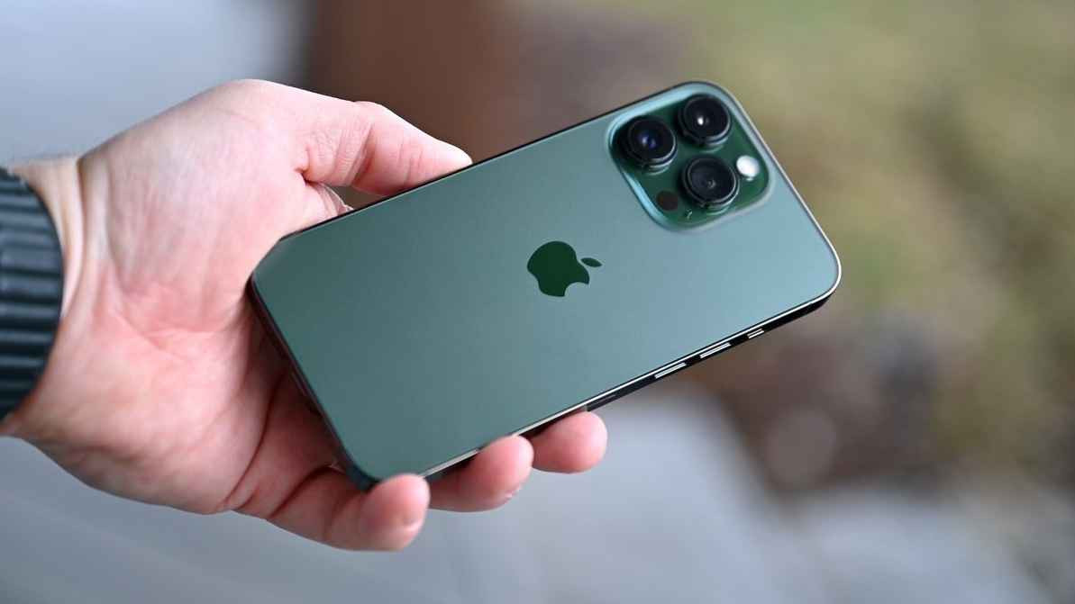 সেকেন্ড হ্যান্ড আইফোন কেনার আগে যেসব বিষয়ে জানা করুরি