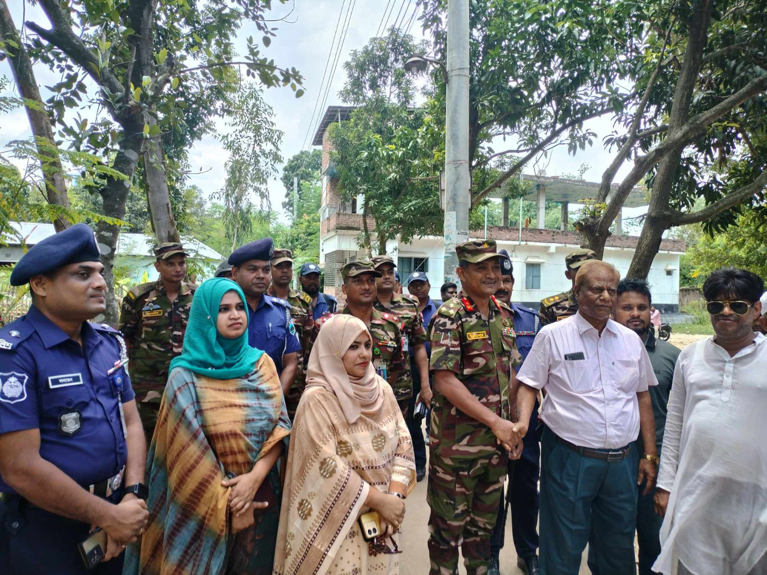 দুপচাঁচিয়া মহাশ্মশান কালীবাড়ি কেন্দ্রীয় মন্দির  পরিদর্শন করেন বগুড়া সেনানিবাসের (জিওসি)ব্রিগেডিয়ার জেনারেল ইখতেখারুল।