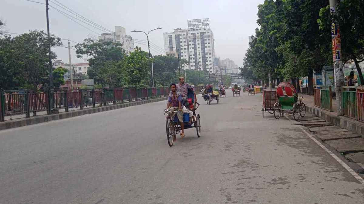 গণপরিবহনশূন্য ঢাকার সড়ক, জনমনে আতঙ্ক