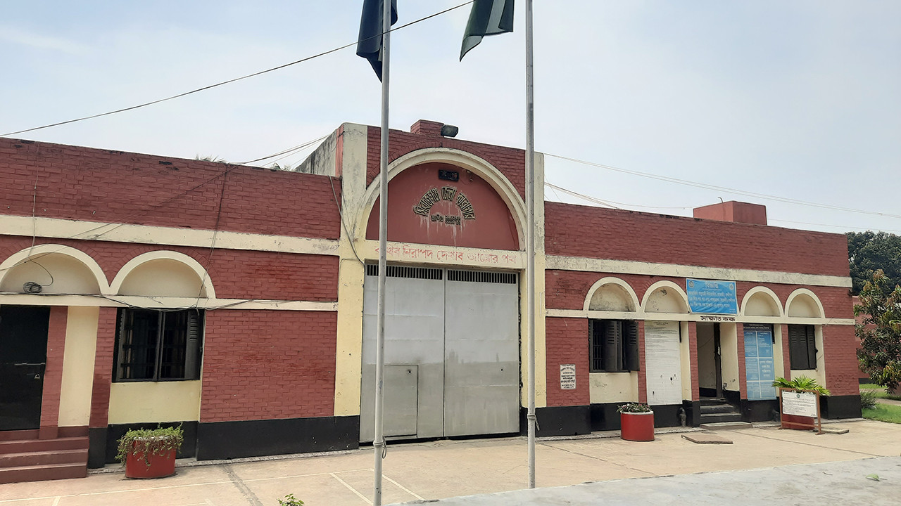 সিরাজগঞ্জ কারাগারে ফাঁস নিলেন বন্দি