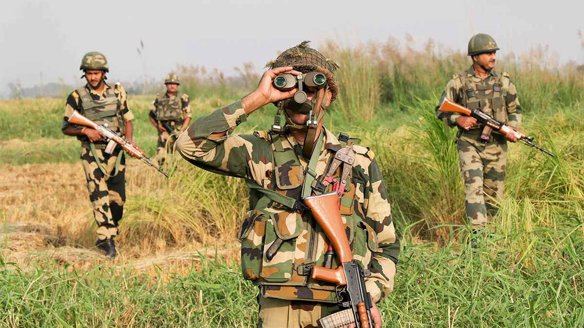 বাংলাদেশ সীমান্তে ‘অপস অ্যালার্ট’ জারি করল বিএসএফ