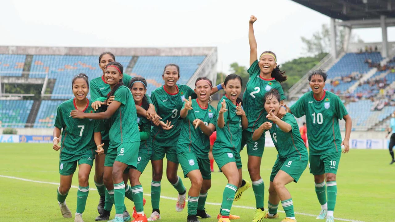 ঋতুপর্ণার জোড়া গোলে এশিয়ান কাপে এক পা বাংলাদেশের