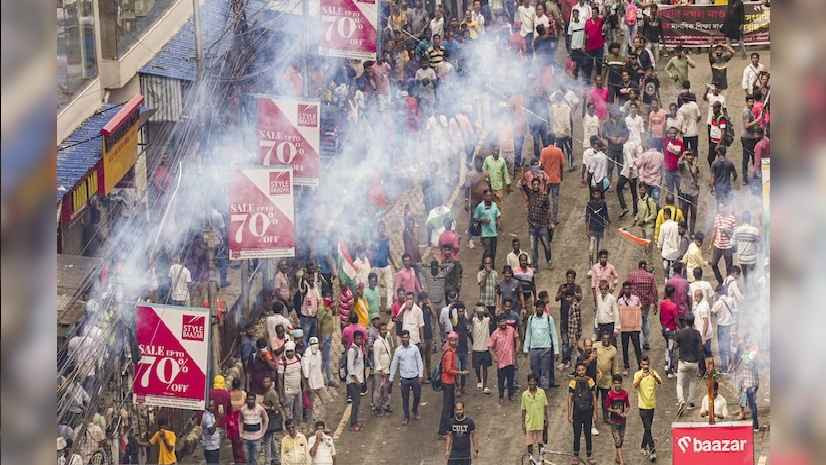 বিক্ষোভে উত্তাল মণিপুর, মিলল আরো ৬ মরদেহ
