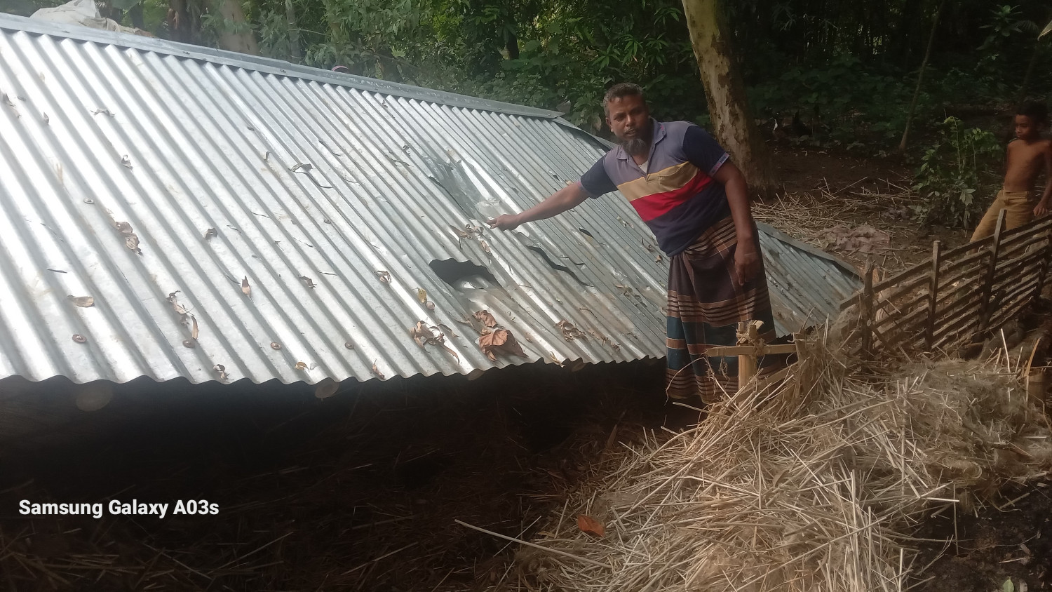 বগুড়ায় জমি নিয়ে বিরোধ ভাংচুর- লুটপাট