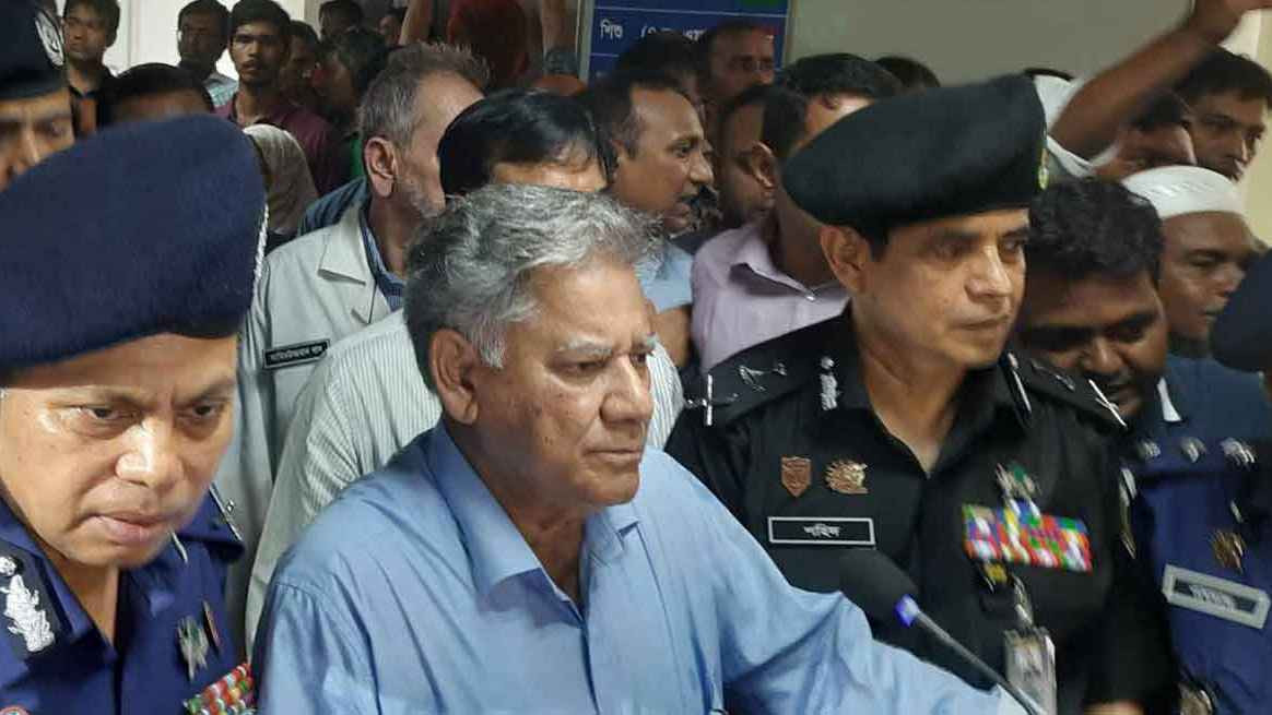 চাটুকারিতা করলে মিডিয়া বন্ধ করা হবে: স্বরাষ্ট্র উপদেষ্টা