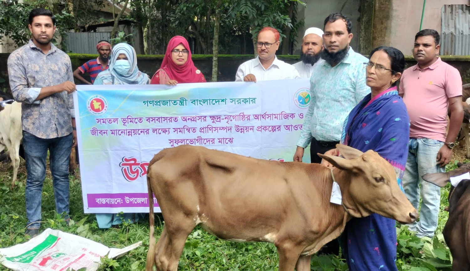 সারিয়াকান্দিতে সমতল ভুমিতে বসবাসরত অনগ্রসর ক্ষুদ্র নৃ-গোষ্ঠীর মাঝে বকনা বিতরণ