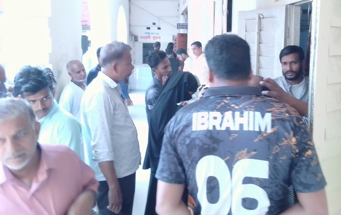 ফরিদপুর দালাল ও রিপ্রেজেন্টেটিদের দৌরাত্ম্য মাত্রা অতিরিক্ত মেডিকেলে ও সদর হাসপাতালে দেখার কেউ নেই