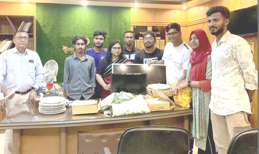 মহেশপুরে মুক্তিযোদ্ধা কমপ্লেক্স অফিসের লুট হওয়া উদ্ধারকৃত মালামাল জমা দেয় বৈষম্যবিরোধী ছাত্র-সমাজ