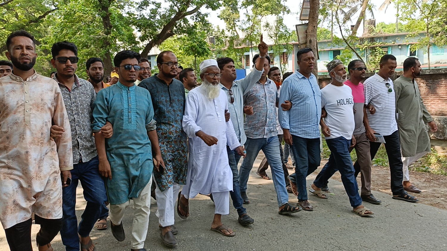 রায়গঞ্জে ছাত্রদল নেতার উপর হামলা, প্রতিবাদে বিক্ষোভ
