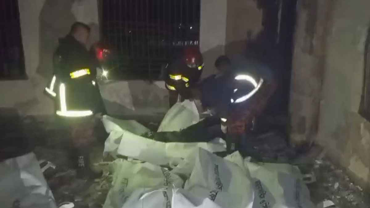 আ.লীগ নেতার বাড়ি থেকে পুড়ে যাওয়া ৬ মরদেহ উদ্ধার