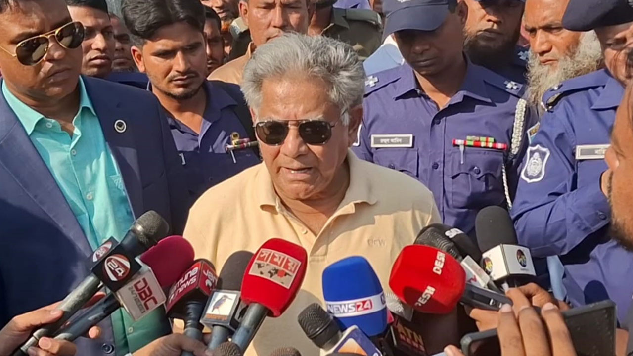 বাংলাদেশের সঙ্গে সম্পর্ক নষ্ট করলে ভারতেরই ক্ষতি হবে: উপদেষ্টা এম সাখাওয়াত হোসেন