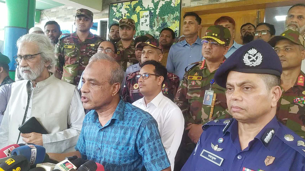 রাঙামাটিতে স্বরাষ্ট্র উপদেষ্টা আইনশৃঙ্খলা অবনতির চেষ্টা করলে কোনো ছাড় দেওয়া হবে না