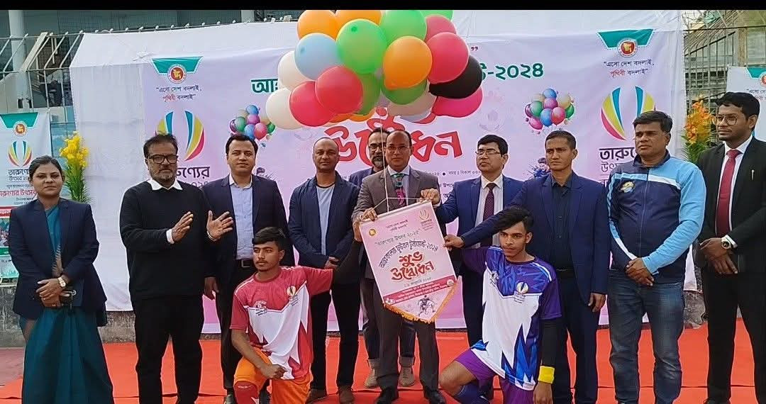 তারুণ্যের উৎসব ২০২৫ সিরাজগঞ্জে আন্তঃকলেজ গোল্ডকাপ ফুটবল টুর্নামেন্টে উদ্বোধন  করলেন -জেলা প্রশাসক মুহাম্মদ নজরুল ইসলাম