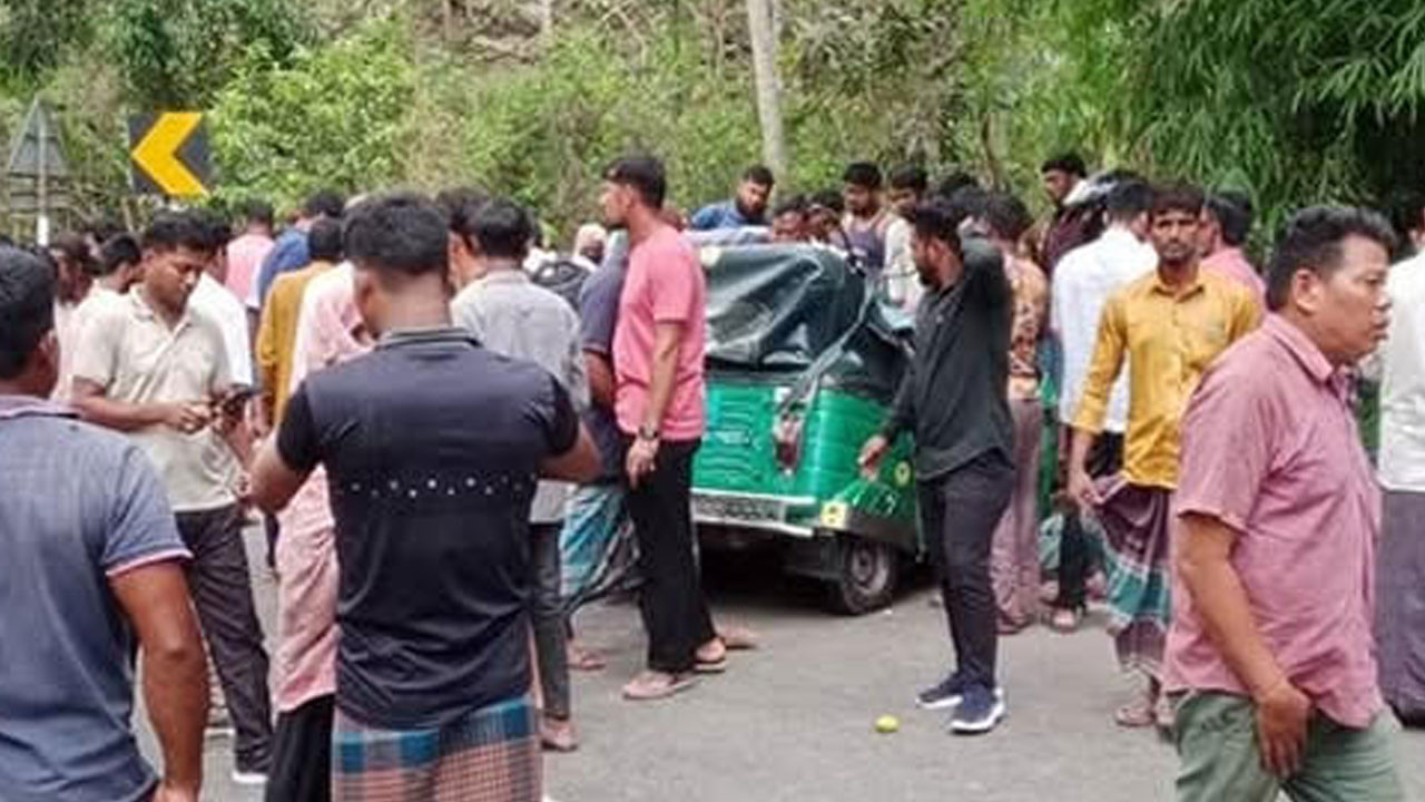 রাঙামাটিতে অটোরিকশা ও পিকআপের সংঘর্ষে নিহত ৫