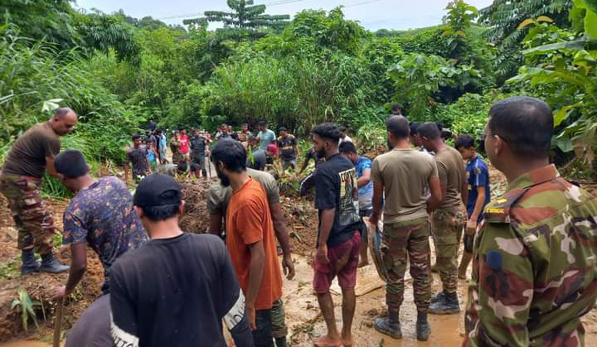 সাজেকে আটকাপড়া ২৬০ পর্যটককে উদ্ধার করল সেনাবাহিনী