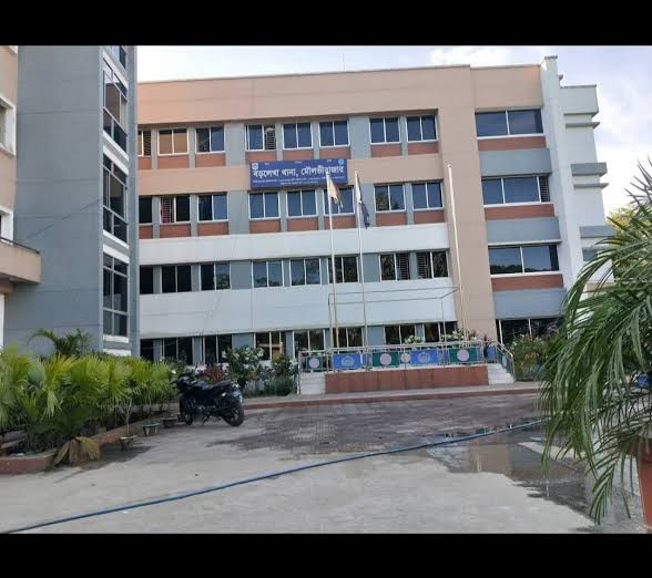 বড়লেখা উপজেলায় অবশেষে স্বল্প পরিসরে কার্যক্রম শুরু করেছে বড়লেখা থানা পুলিশ।