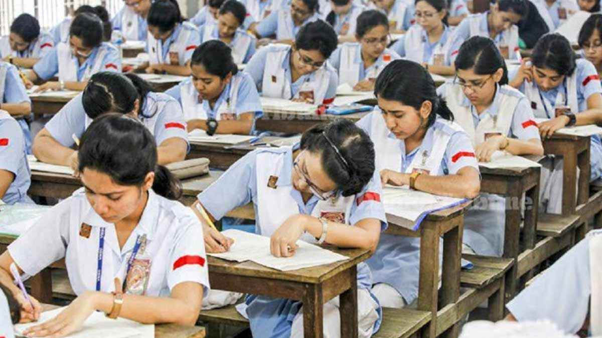 ১১ আগস্ট থেকে নতুন সময়সূচিতে এইচএসসি পরীক্ষা