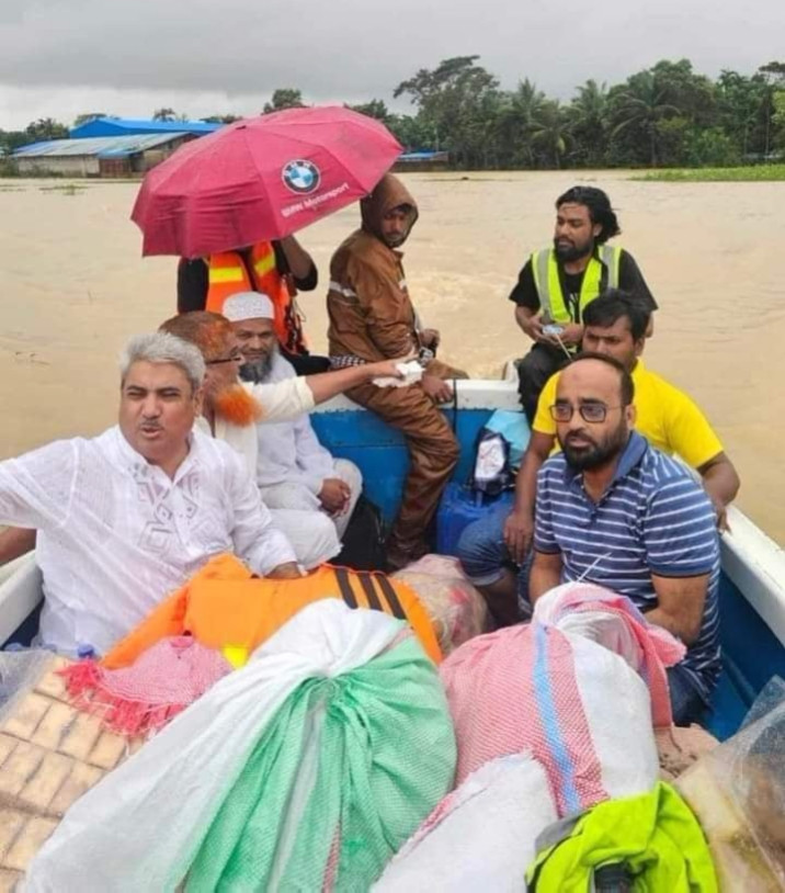 বন্যা কবলিত অসহায় মানুষের পার্শ্বে, বিএনপির নেতা এ্যাড, শফিকুল হক মিলন