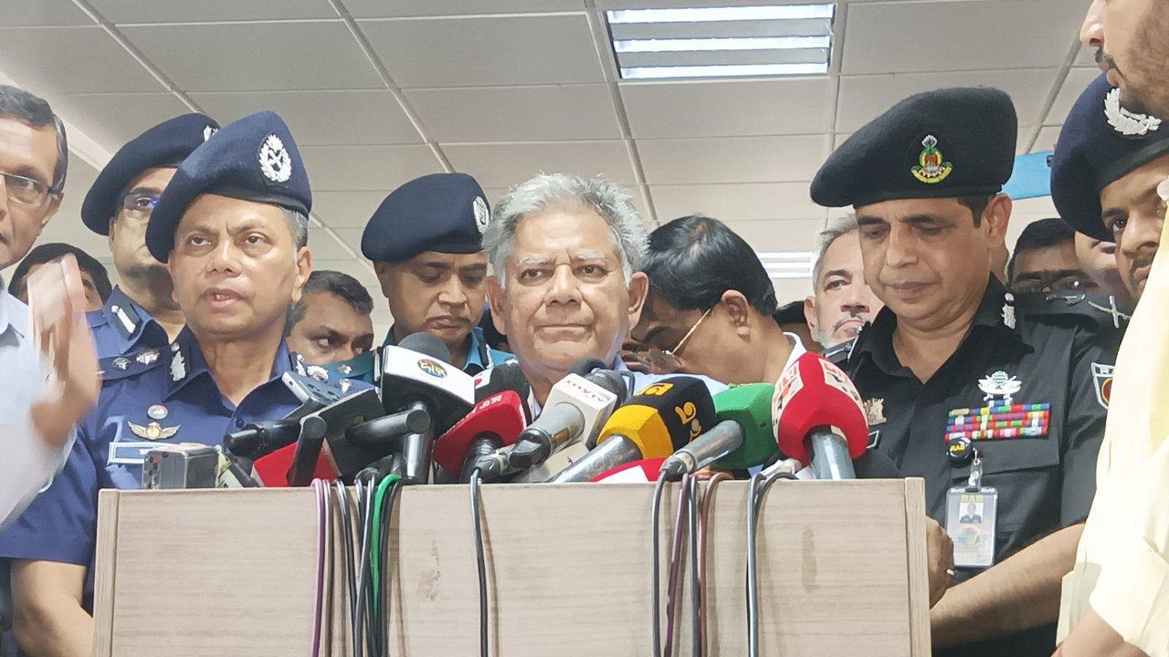 ভবিষ্যতে রাজনীতি করা অনেক কষ্টকর হবে : স্বরাষ্ট্র উপদেষ্টা