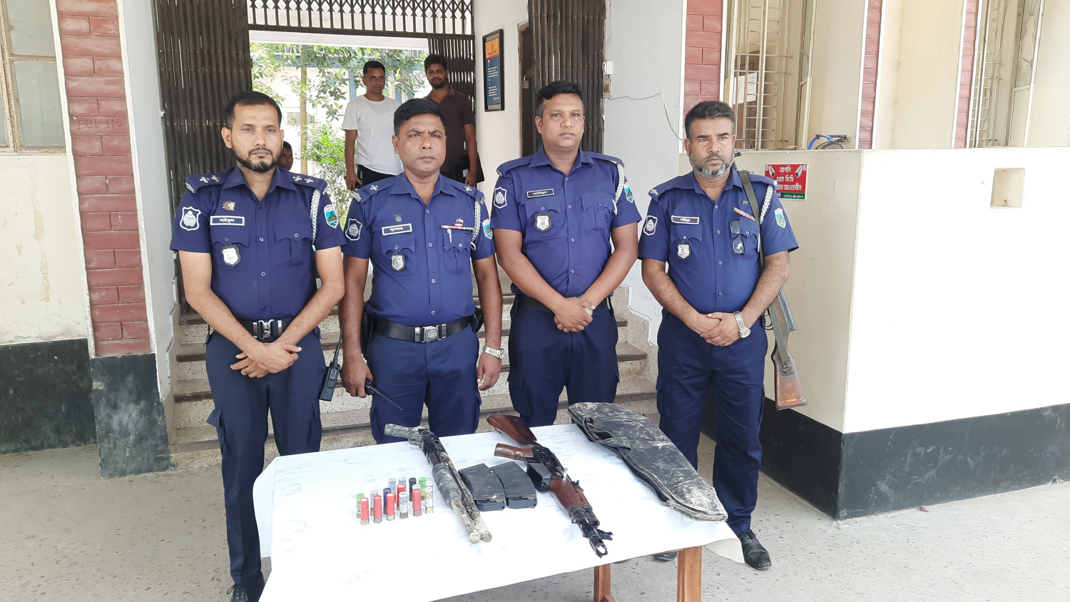 মসজিদে রেখে গেল গুলি-ম্যাগাজিনসহ অত্যাধুনিক শটগান