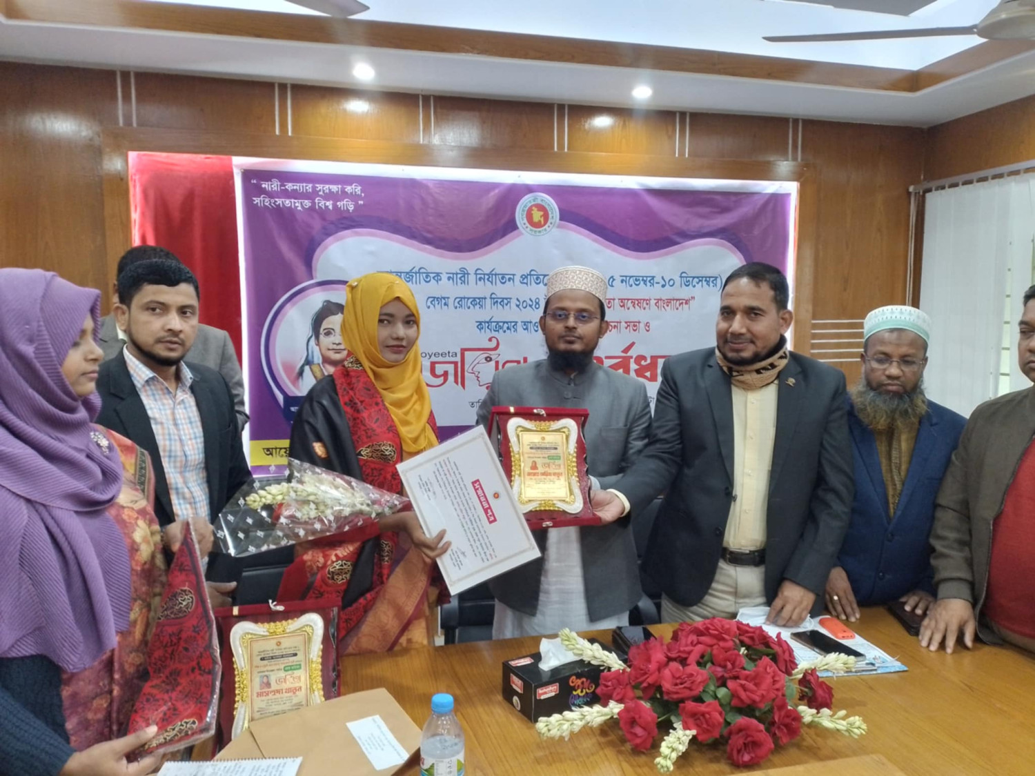 সাপাহারে বেগম রোকেয়া দিবসে শ্রেষ্ঠ জয়িতাদের সংর্বধণা প্রদান