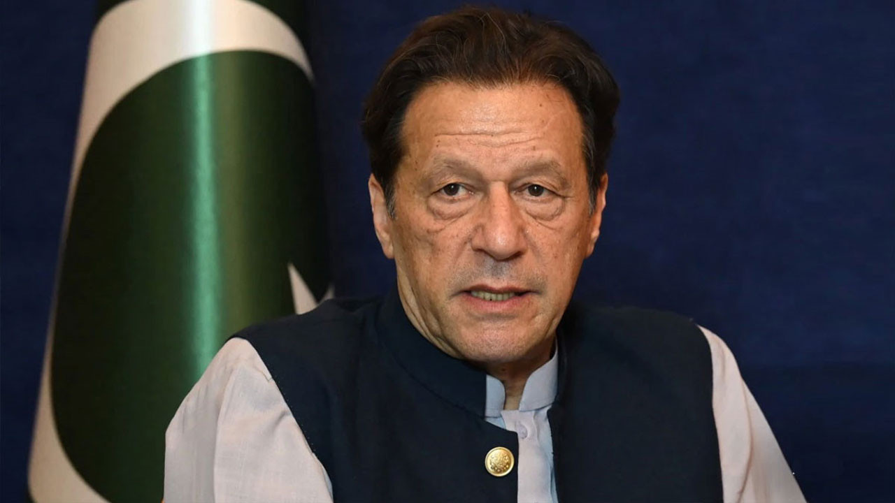 ভারতের সঙ্গে উত্তেজনা পাকিস্তানে ইমরান খানকে মুক্তি দিয়ে সর্বদলীয় বৈঠক আয়োজনের দাবি