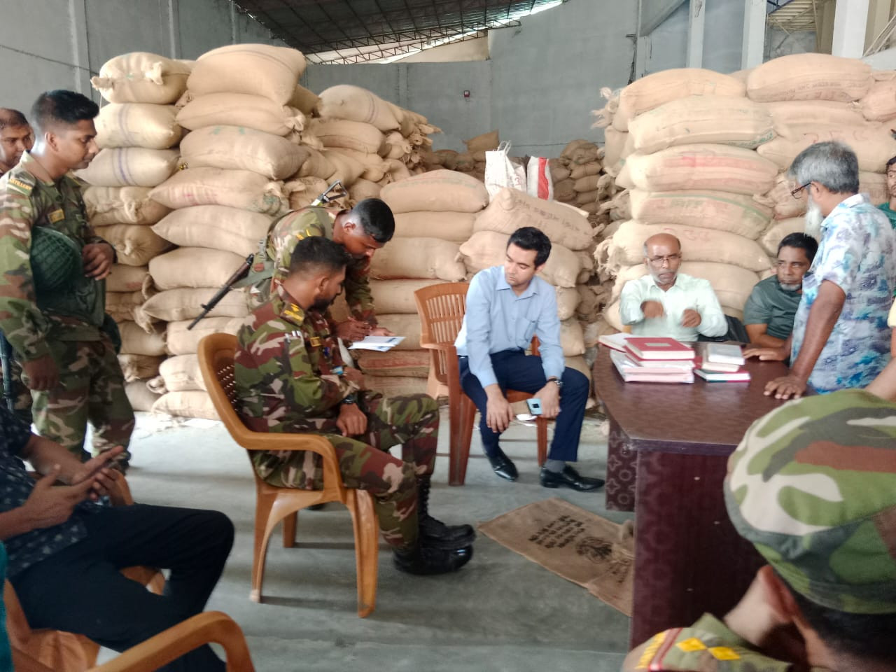 রায়গঞ্জে যৌথ বাহিনীর অভিযানে ৫০ হাজার টাকা অর্থদন্ড