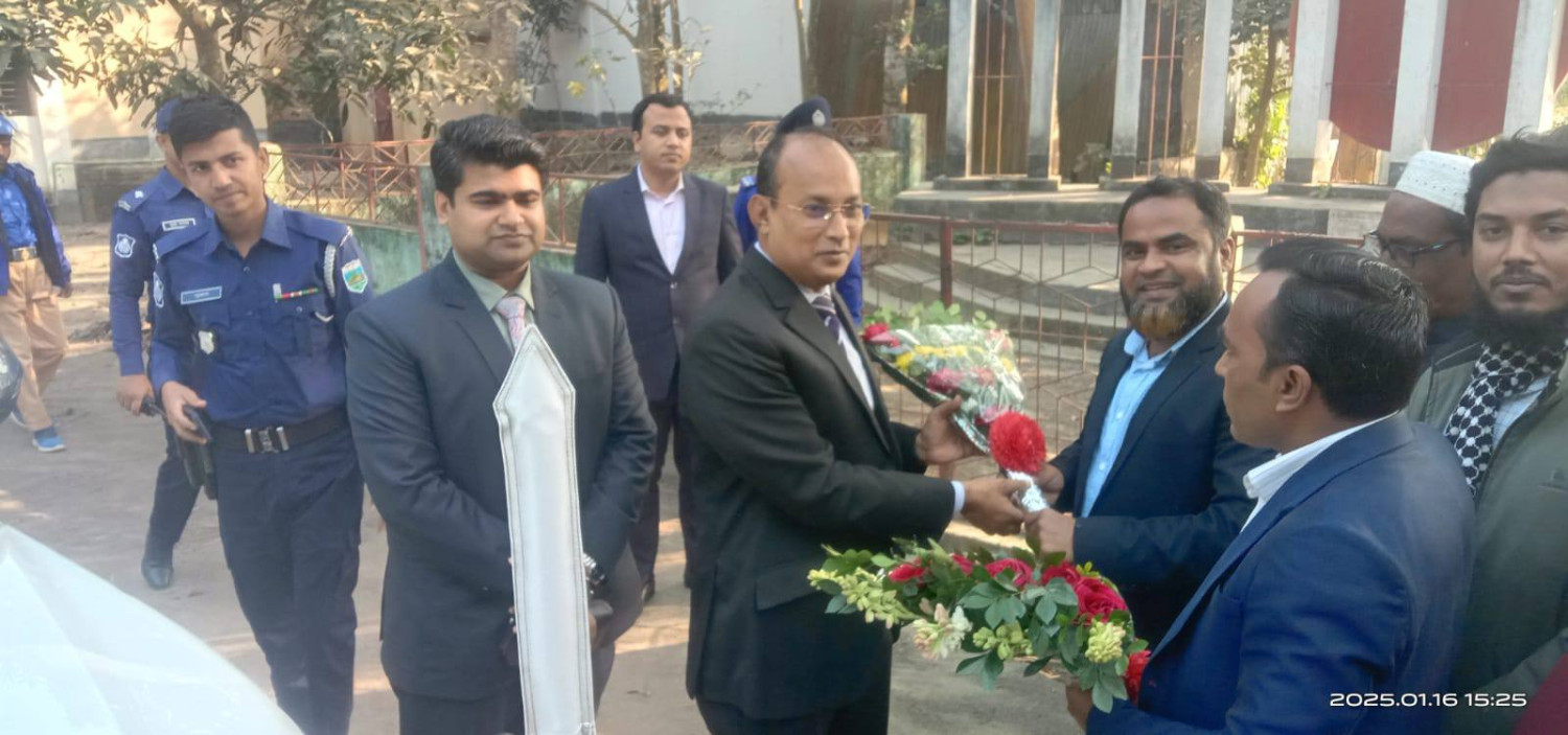 সিরাজগঞ্জের জেলা প্রশাসক মুহাম্মদ নজরুল ইসলামের মাইজবাড়ি ইউনিয়ন পরিষদ পরিদর্শন