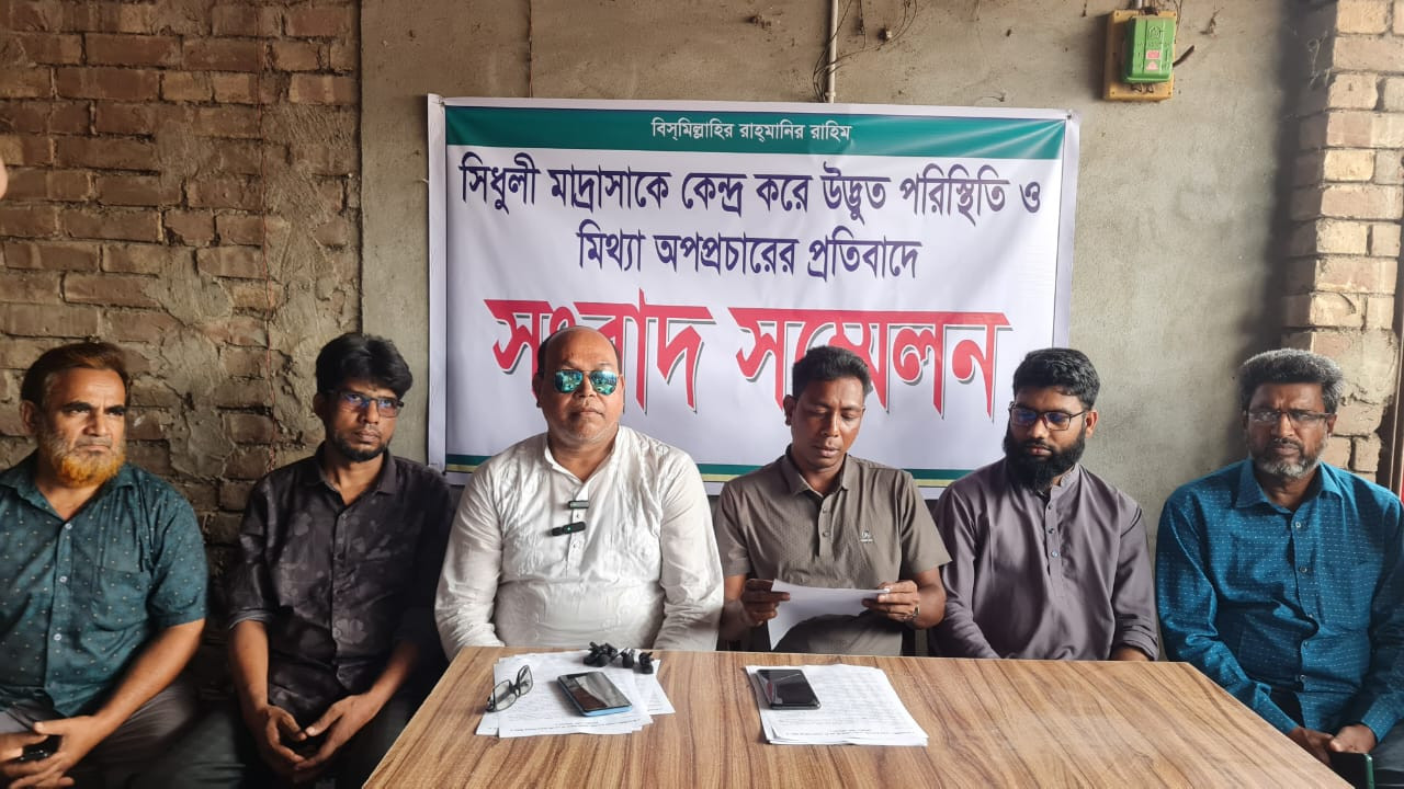 গুরুদাসপুরে আ.লীগ নেতার চাঁদা আদায় আড়াল করতে বিএনপির নেতার নামে মিথ্যাচার