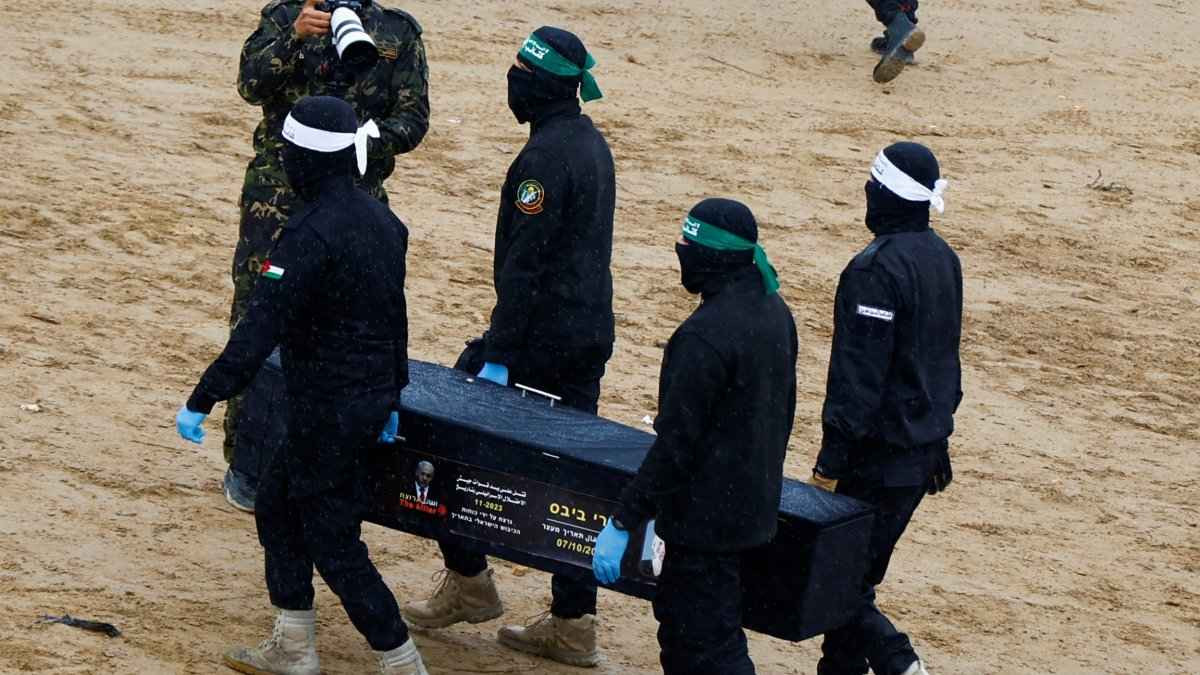 হামাসের হস্তান্তরিত ৪ মরদেহের একটি জিম্মির নয়, দাবি ইসরায়েলের