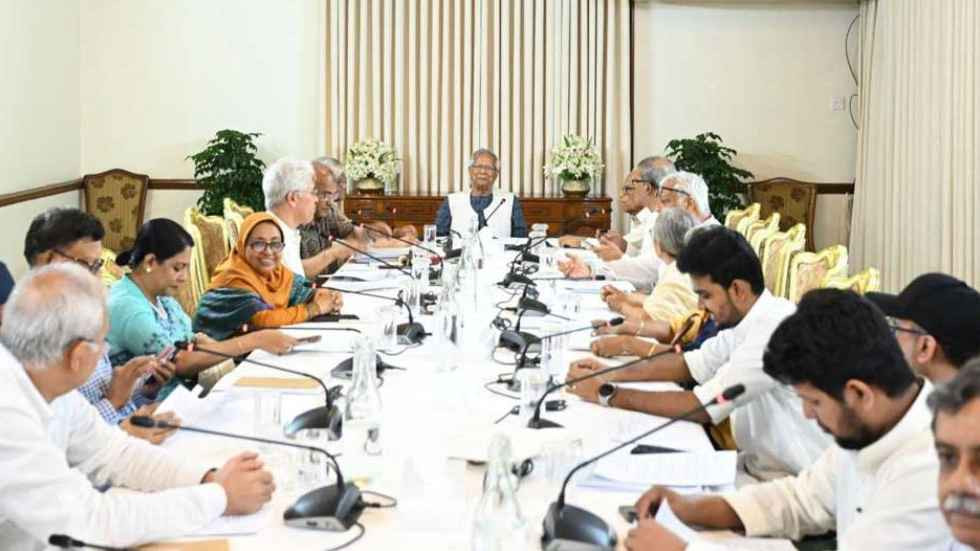 উপদেষ্টা পরিষদের বৈঠকে ‘গুরুত্বপূর্ণ’ যে ৫ সিদ্ধান্ত নেওয়া হলো