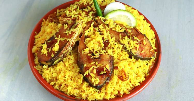 বর্ষায় স্বাদ নিন ইলিশ খিচুড়ির