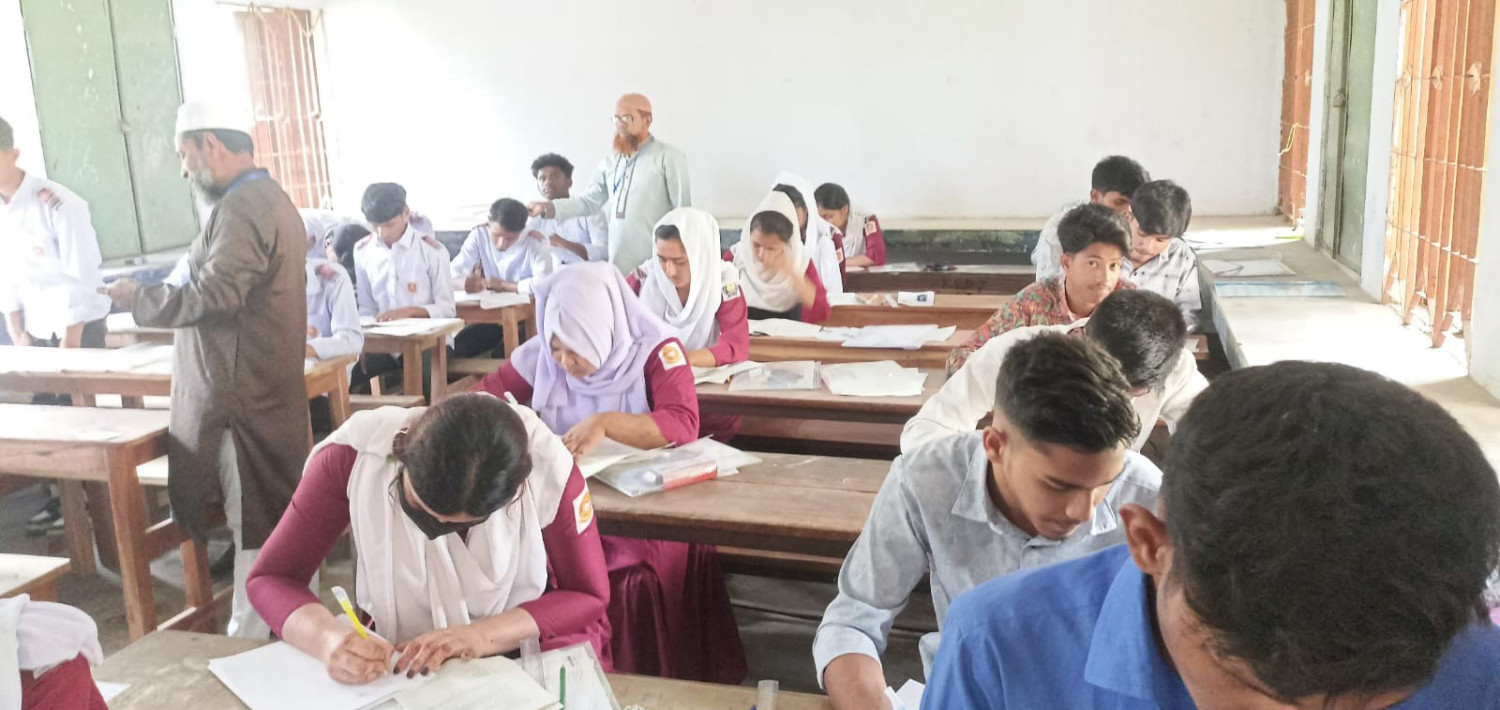 কাজিপুরে এসএসসি ও সমমানের পরীক্ষায় প্রথম দিনে অনুপস্থিত ৩৯ জন