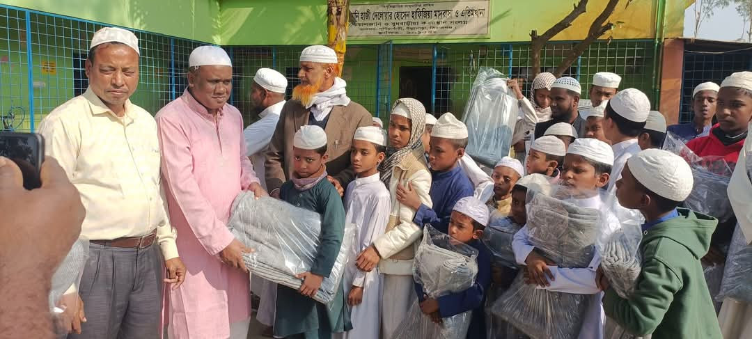 তারেক রহমান'র নির্দেশে উল্লাপাড়ায় দুঃস্থ ও হতদরিদ্রদের মাঝে আব্দুল ওয়াহাবের ১৫ শতাধিক কম্বল বিতরণ