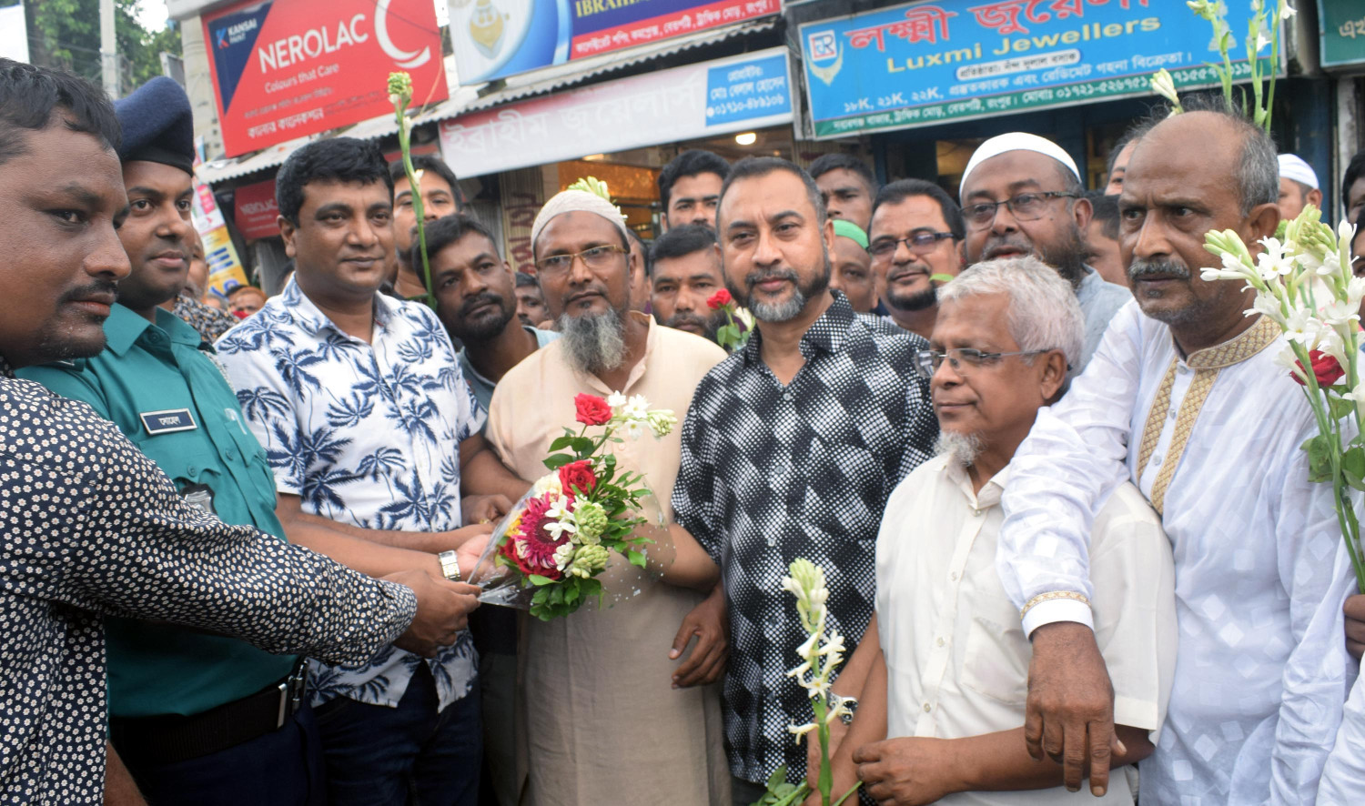 বাজুস রংপুর জেলা শাখার উদ্যোগ কোতয়ালী থানার ওসিকে সংবর্ধনা