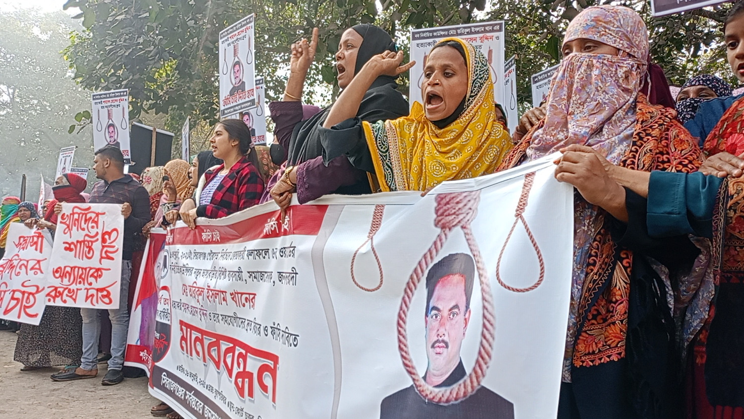 সিরাজগঞ্জে কাউন্সিলর তরিকুল হত্যার দ্রুত বিচার দাবীতে মানববন্ধন