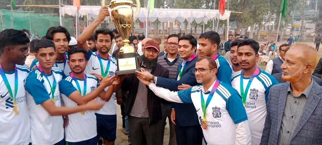 মানিকগঞ্জে বিজয় দিবস ভলিবল টুর্নামেন্টে দৌলতপুর উপজেলা চ্যাম্পিয়ন