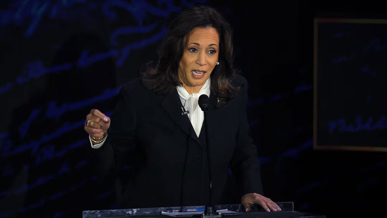 ট্রাম্পকে নিয়ে হাসাহাসি করেন বিশ্ব নেতারা : কমালা হ্যারিস