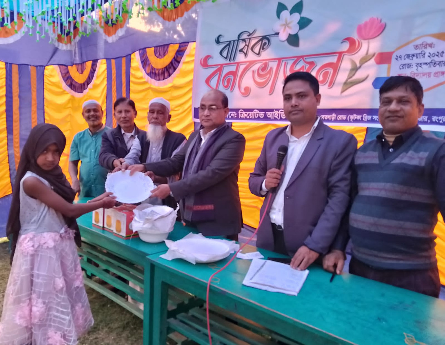 গঙ্গাচড়া ক্রিয়েটিভ আইডিয়াল স্কুলের বার্ষিক বনভোজন অনুষ্ঠিত