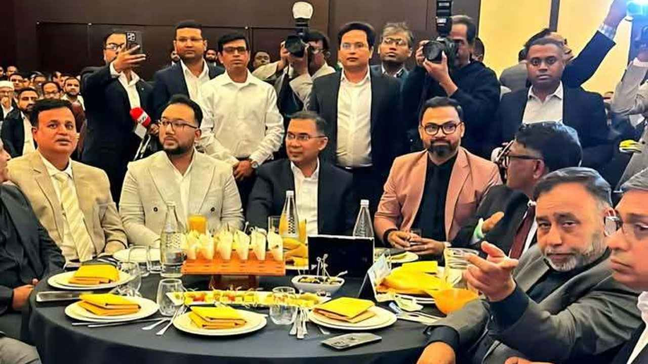 সবাই কাঁধে কাঁধ মিলিয়ে দেশটাকে গড়তে হবে: তারেক রহমান