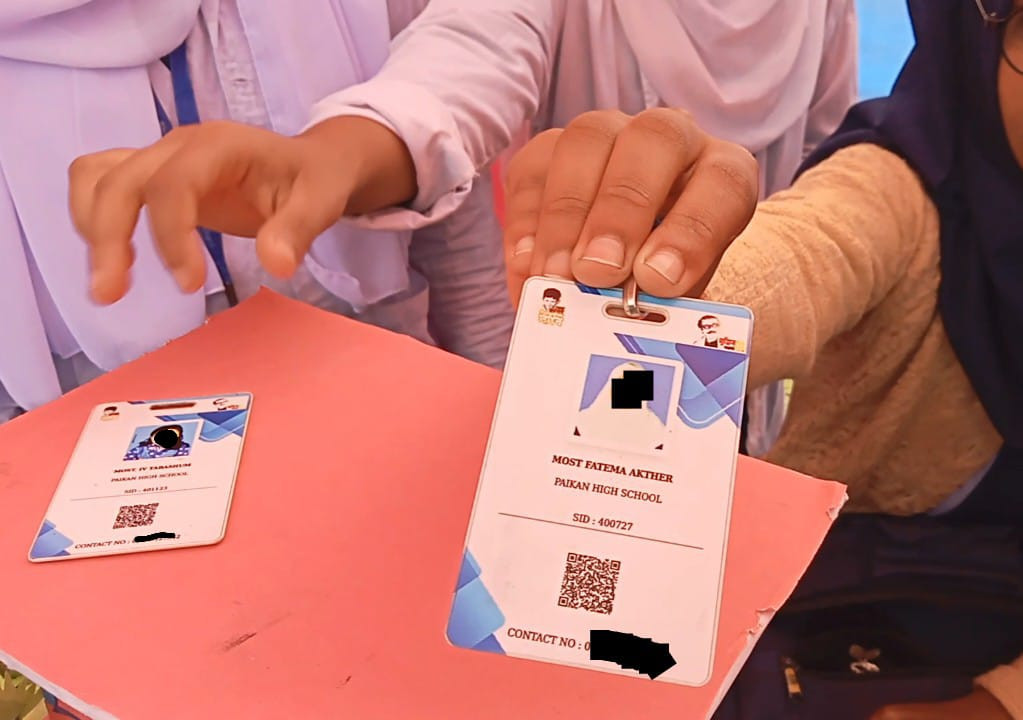 মিঠাপুকুরে জাতীয় বিজ্ঞান ও প্রযুক্তি সপ্তাহ এবং বিজ্ঞানমেলায় শিক্ষার্থীদের পরিচয়পত্রে শেখ মুজিব ও শেখ রাসেলের ছবি